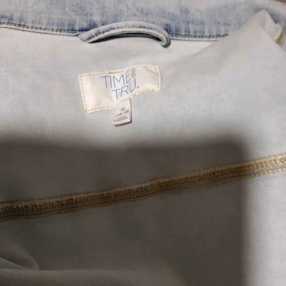 Time and Tru Light Wash Denim Jacket